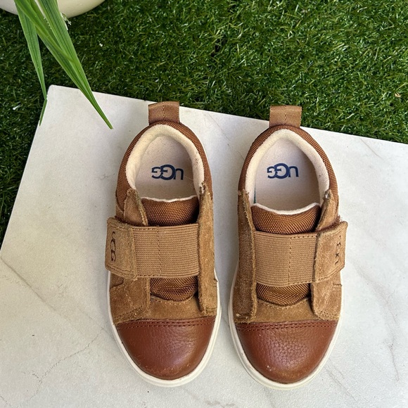 UGG RENNON LOW-CHESTNUT size 7 gently used - Picture 16 of 16